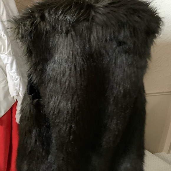 Club Monaco small faux fur vest - Picture 4 of 5